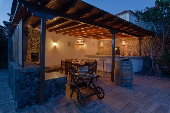 Outdoor dining - Villa Monteluz (Adeje)