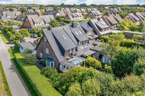 Unclassified image, 4 of 40, button