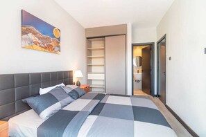 2 chambres, fer et planche à repasser, Wi-Fi, draps fournis
