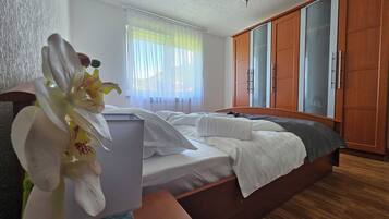 4 bedrooms, WiFi