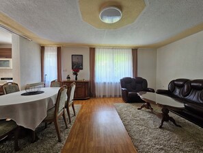 Living area - Relaxing Holiday Villa in Bihać – Private, Clean & Fully Equipped (Bihać)