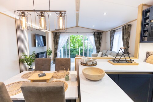 Brand new Lodge overlooking the harbour at Sandhills Costal Retreat