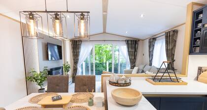 Brand new Lodge overlooking the harbour at Sandhills Costal Retreat