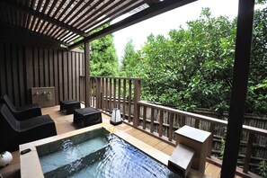 Outdoor spa tub - Kaiseki Ryoan Ashikari (Yugawara)