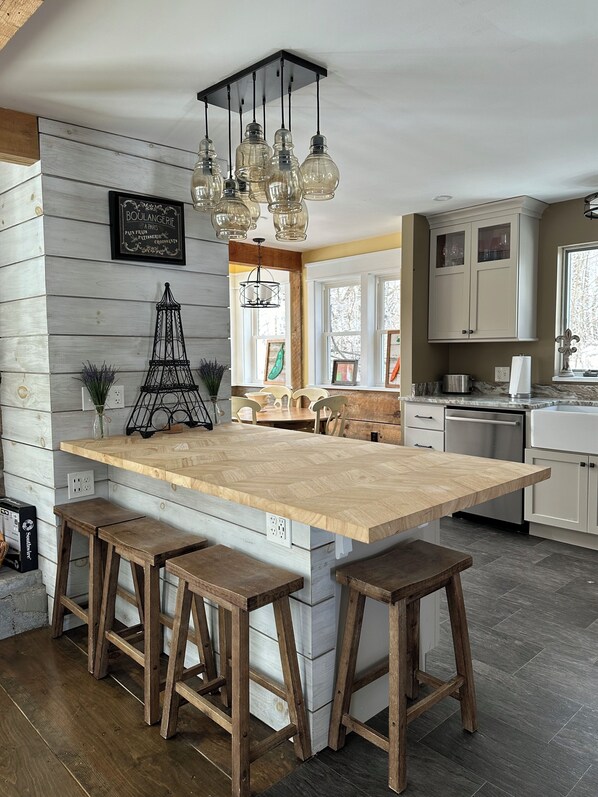 Private kitchen - Nature's Hideaway in Newcastle, Maine (Newcastle)