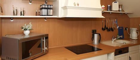 Fridge, microwave, dishwasher, coffee/tea maker