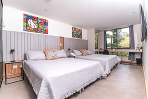 2 Schlafzimmer, Schreibtisch, Bügeleisen/Bügelbrett, Reisekinderbett