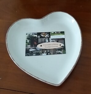 Standard dubbelrum eller tvåbäddsrum - utsikt mot trädgården | Strykjärn/strykbräda och gratis wi-fi