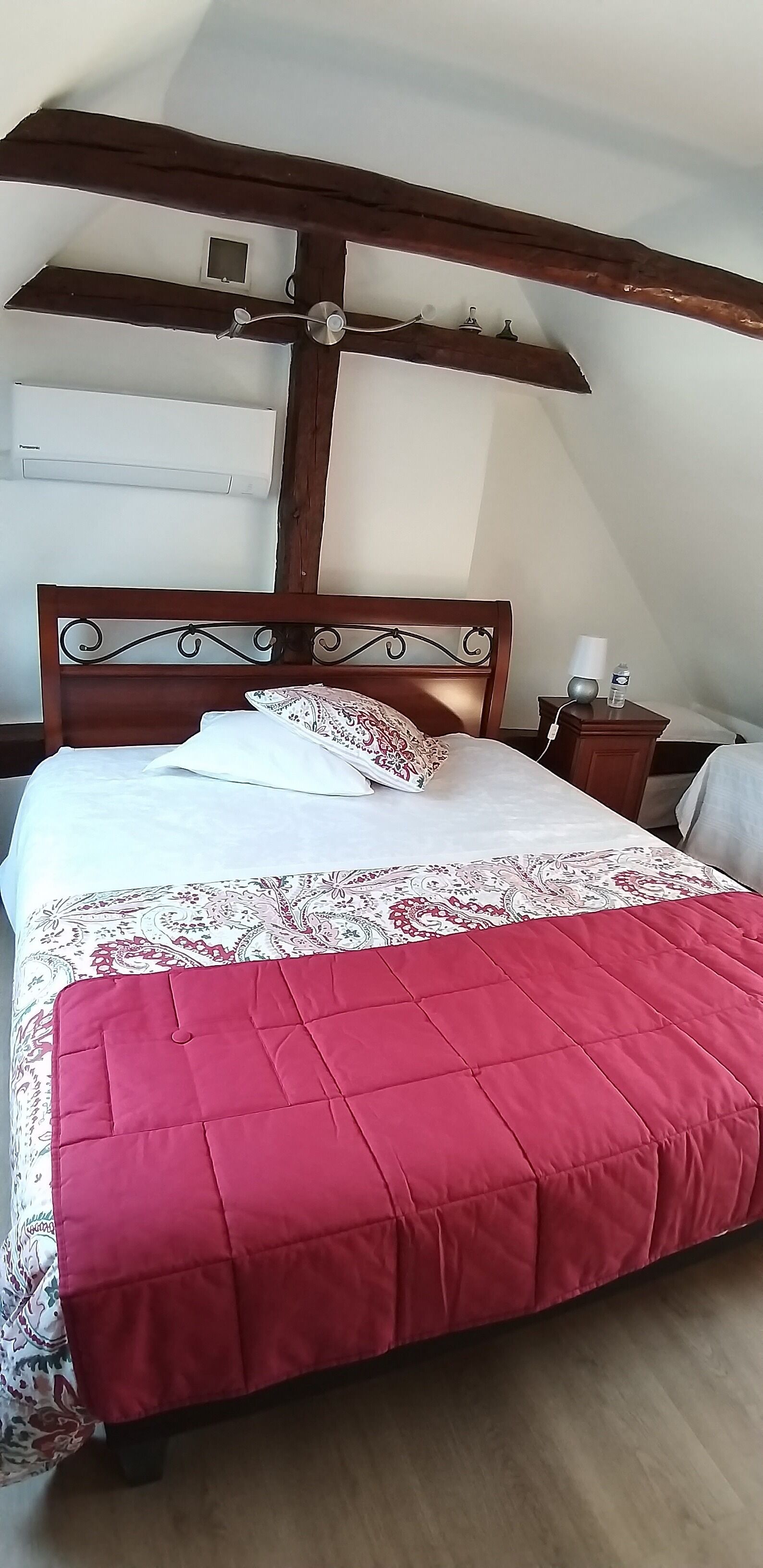 Standaard kamer, 1 twee- of 2 eenpersoonsbedden, 1 queensize bed, uitzicht op tuin | Een strijkplank/strijkijzer, gratis wifi, beddengoed