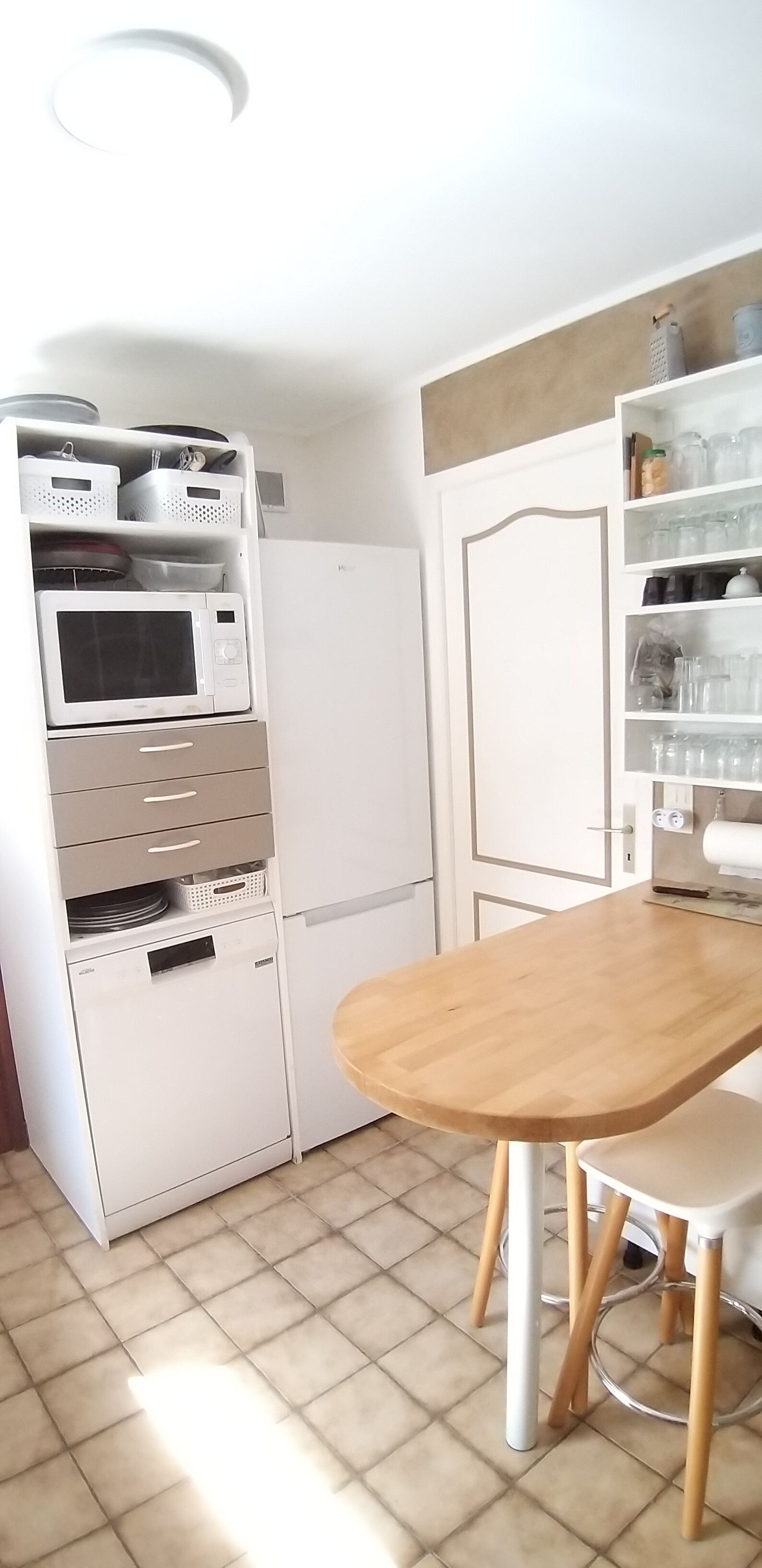 Standardværelse med dobbeltseng eller 2 enkeltsenge - udsigt til have | Fælleskøkken | Mikrobølgeovn på fællesareal