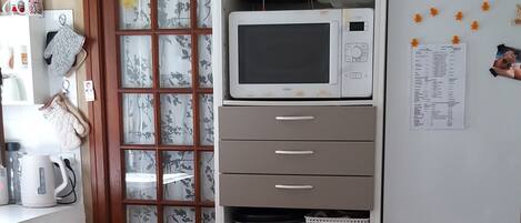 Quarto casal ou duplo standard, vista para o jardim | Cozinha privada | Micro-ondas em uma área comum