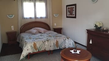 Standardværelse med dobbeltseng eller 2 enkeltsenge - udsigt til have | Strygejern/strygebræt, gratis Wi-Fi