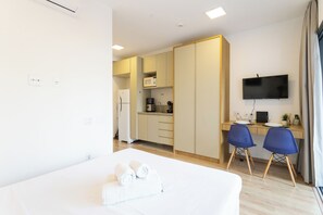 Estudio | Cortinas opacas, tabla de planchar con plancha, wifi gratis