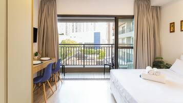 Estúdio | Cortinas blackout, ferros/tábuas de passar roupa, Wi-Fi de cortesia