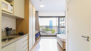 Estúdio | Cozinha privada | Geladeira, micro-ondas