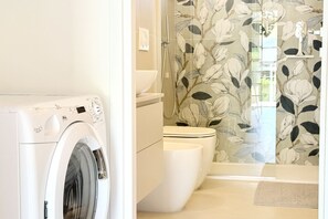Bruser, bidet, håndklæder