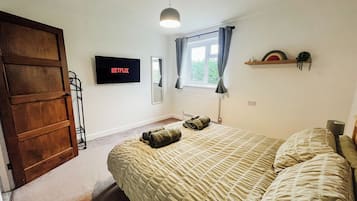 3 bedrooms, iron/ironing board, WiFi, bed sheets