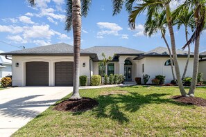 Exterior - Outdoor Living, Gulf access, Heated Pool , Game Room - Villa Mimosa - Roelens (Cape Coral)