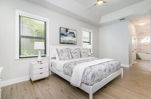 5 bedrooms, iron/ironing board, free WiFi, bed sheets - Outdoor Living, Gulf access, Heated Pool , Game Room - Villa Mimosa - Roelens (Cape Coral)