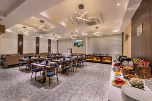 Daily buffet breakfast for a fee - Lords Studio Inn, Jamnagar (Jamnagar)
