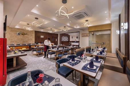 Restaurant. Lords Studio Inn, Jamnagar