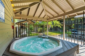 Terrace/patio - Paddle & Pine - Lake Views & Private Dock Access (Bigfork)