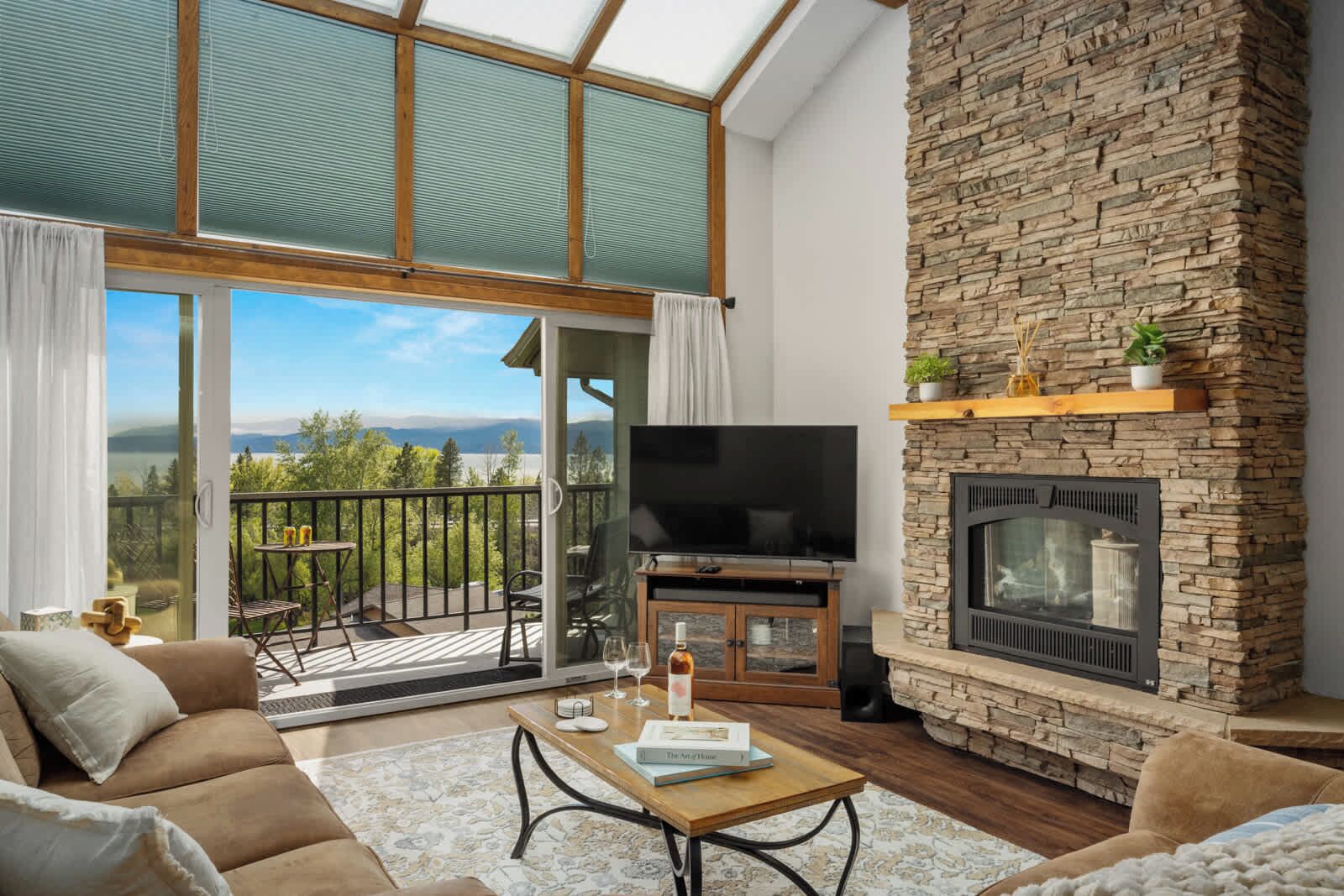 TV, fireplace, stereo