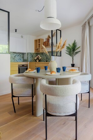 Leilighet – comfort | Spiseområde på rommet