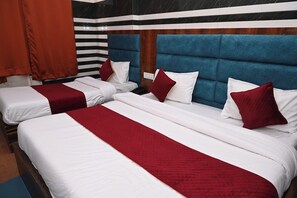 基础三人房 | 免费 WiFi