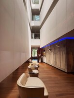 Área de estar no saguão