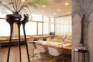 Café da manhã com buffet todos os dias (EUR 25 por pessoa) 