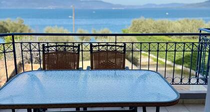 Seaside 2-bedroom flat with Panoramic View, in front of the sea!