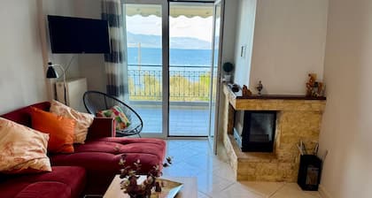 Seaside 2-bedroom flat with Panoramic View, in front of the sea!