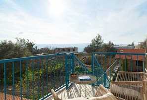 Apartment - The Orchard Loft a Secluded Suite (Peristerona)