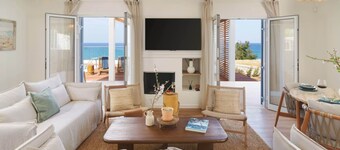 Villa Lara Stylish Retreat With Beach Access