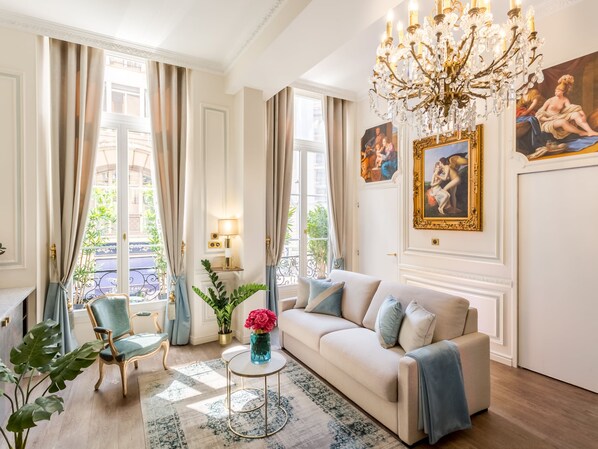 Apartment, City View | Living area | Offices