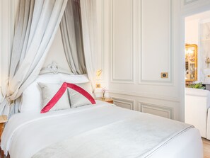 Apartment, City View | Hypo-allergenic bedding, pillowtop beds, in-room safe