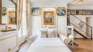 Apartment, City View | Living area | Offices