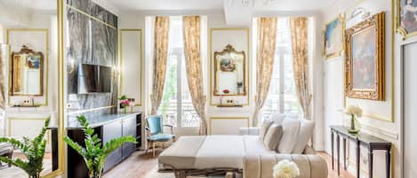 Appartement, vue sur la ville | Aire de séjour | Bureau