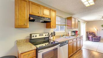 House (3 Bedrooms) | Interior