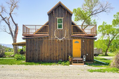 5 Mi to Navajo State Park: Riverfront Cabin!