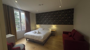 Superior Double Room | Premium bedding, in-room safe, desk, laptop workspace - Alma Hôtel  (Courbevoie)