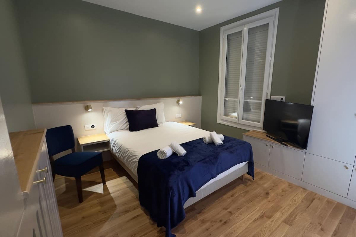 Comfort Room, 1 Queen Bed