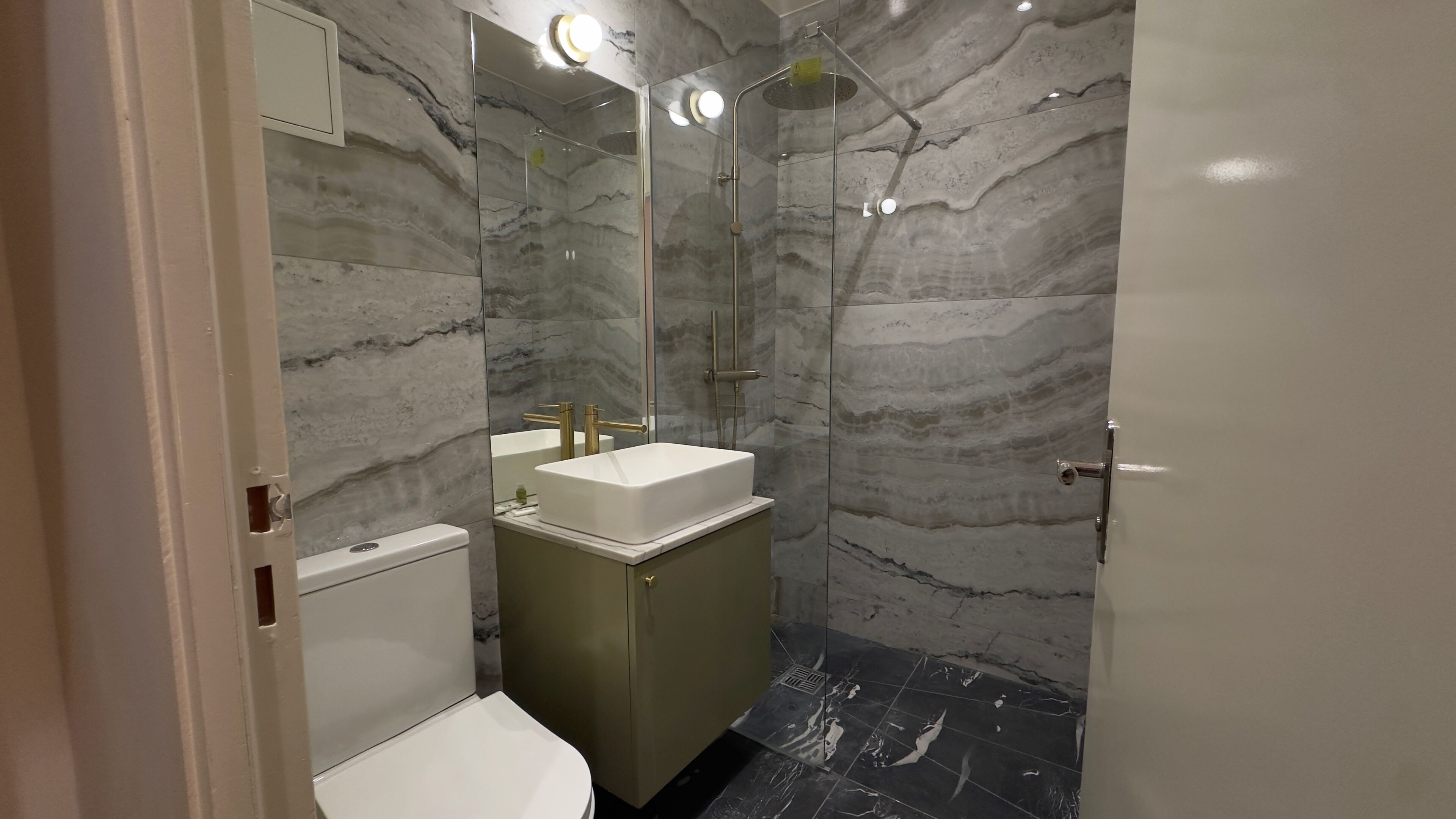 Standard Room | Bathroom