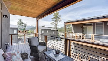 Apartemen (3 Bedrooms) | Bagian depan properti