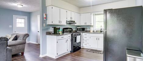 House (3 Bedrooms) | Interior