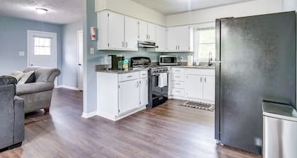 5 Mi to Dtwn: Family-friendly Fayetteville Home!