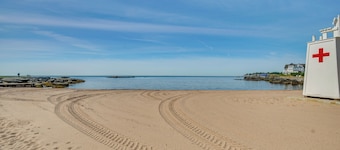 2 Blocks to Beach: Walkable Woodmont Village Home