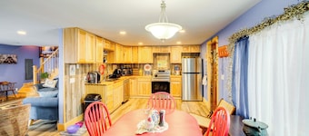 4 Mi to Dtwn Catskill: Mtn-view Home
