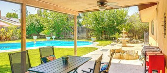 7 ไมล์ถึงดาวน์ทาวน์: พูลไซด์พาราไดซ์ในเบเคอร์สฟิลด์!